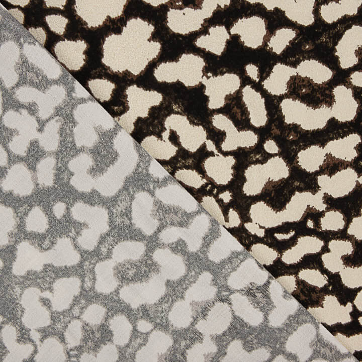 Feiner Crêpe mit Animal-Print - Ribes y Casals