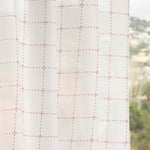 Roter geometrischer quadratischer Netzvorhang - Ribes y Casals