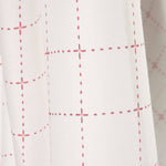 Roter geometrischer quadratischer Netzvorhang - Ribes y Casals