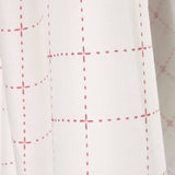 Roter geometrischer quadratischer Netzvorhang - Ribes y Casals
