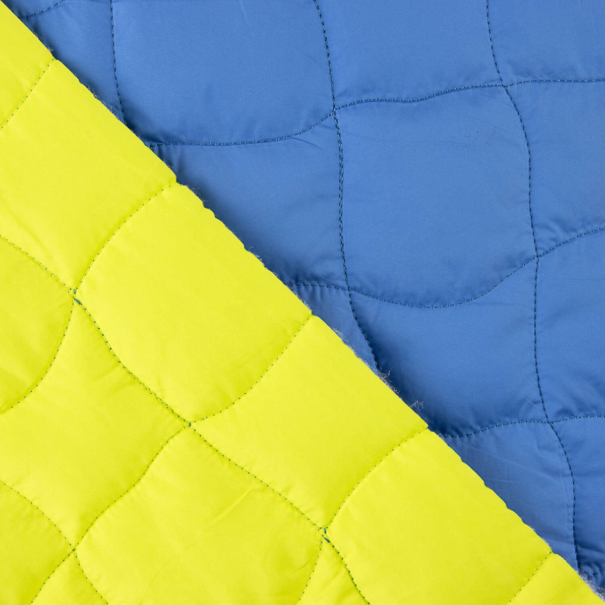 Reversible Steppdecke in Blau und Limone - Ribes y Casals