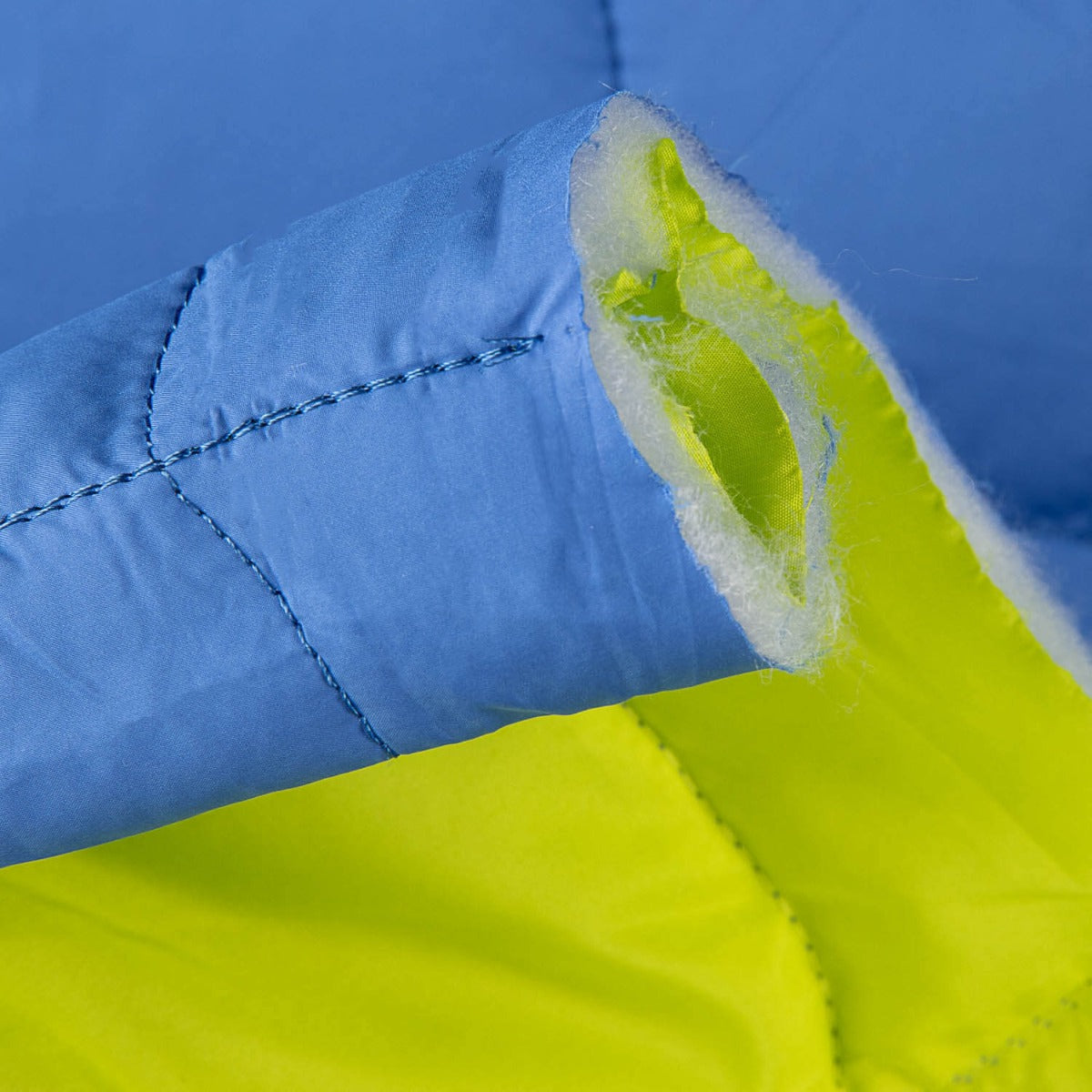 Reversible Steppdecke in Blau und Limone - Ribes y Casals