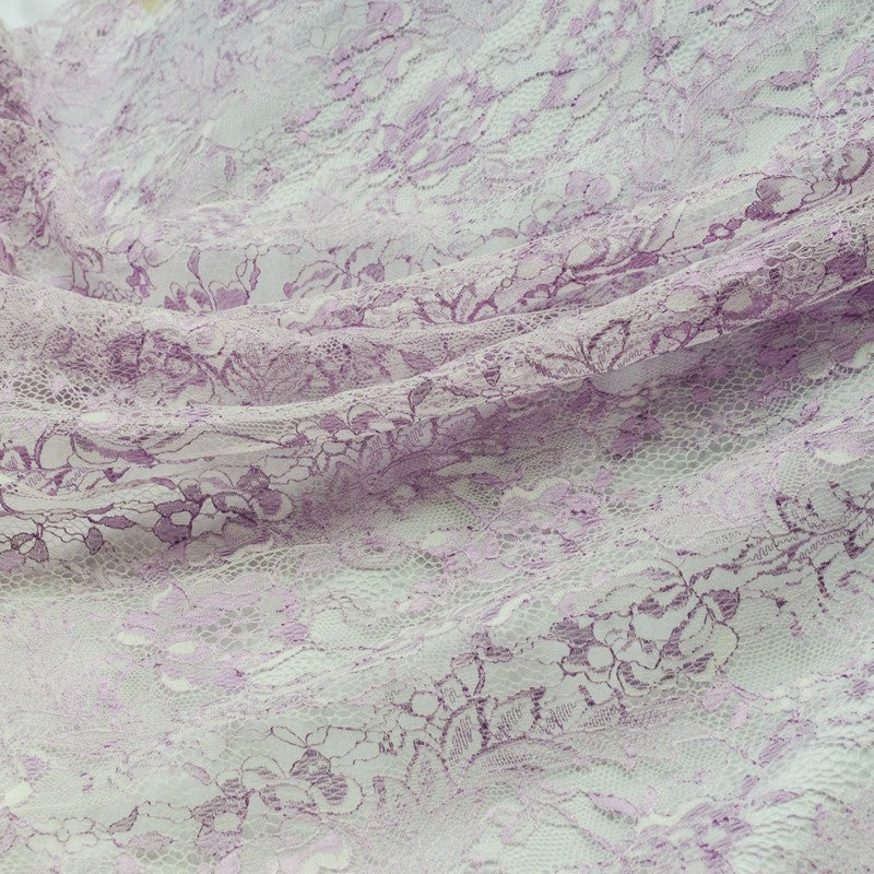 Helle fliederfarbene Chantilly-Spitze - Ribes y Casals