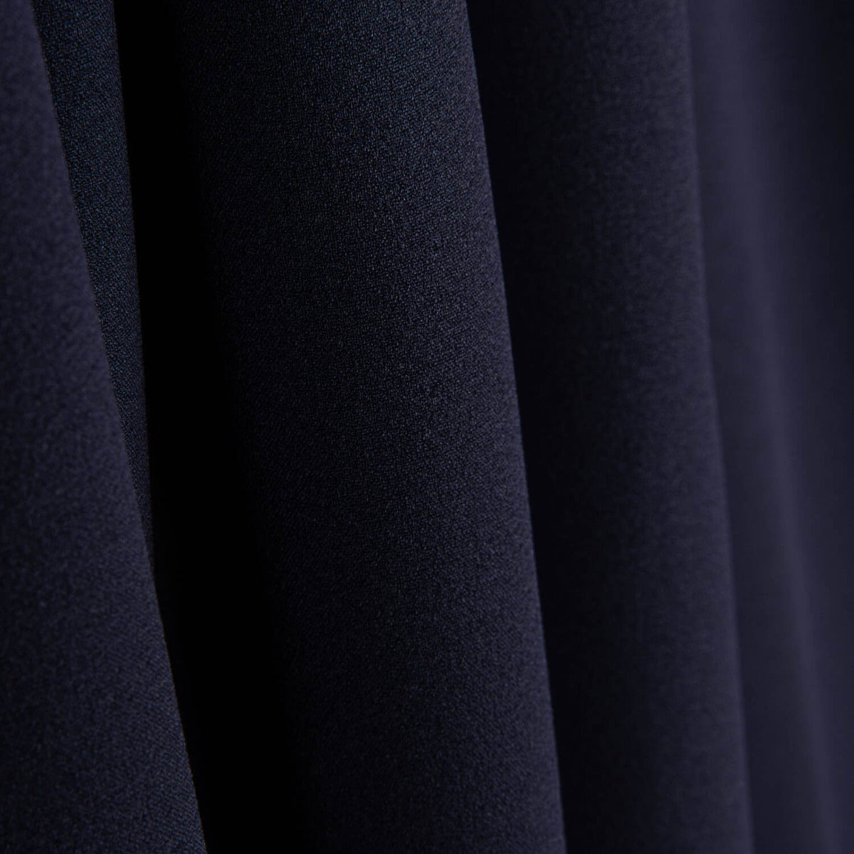Reststück Crêpe Textur Marineblau – Verschiedene Maße x Breite 150 cm - Ribes y Casals
