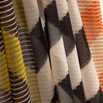 Geometrisches Polyester-Gaze-Tuch in Braun und Grün - Ribes y Casals