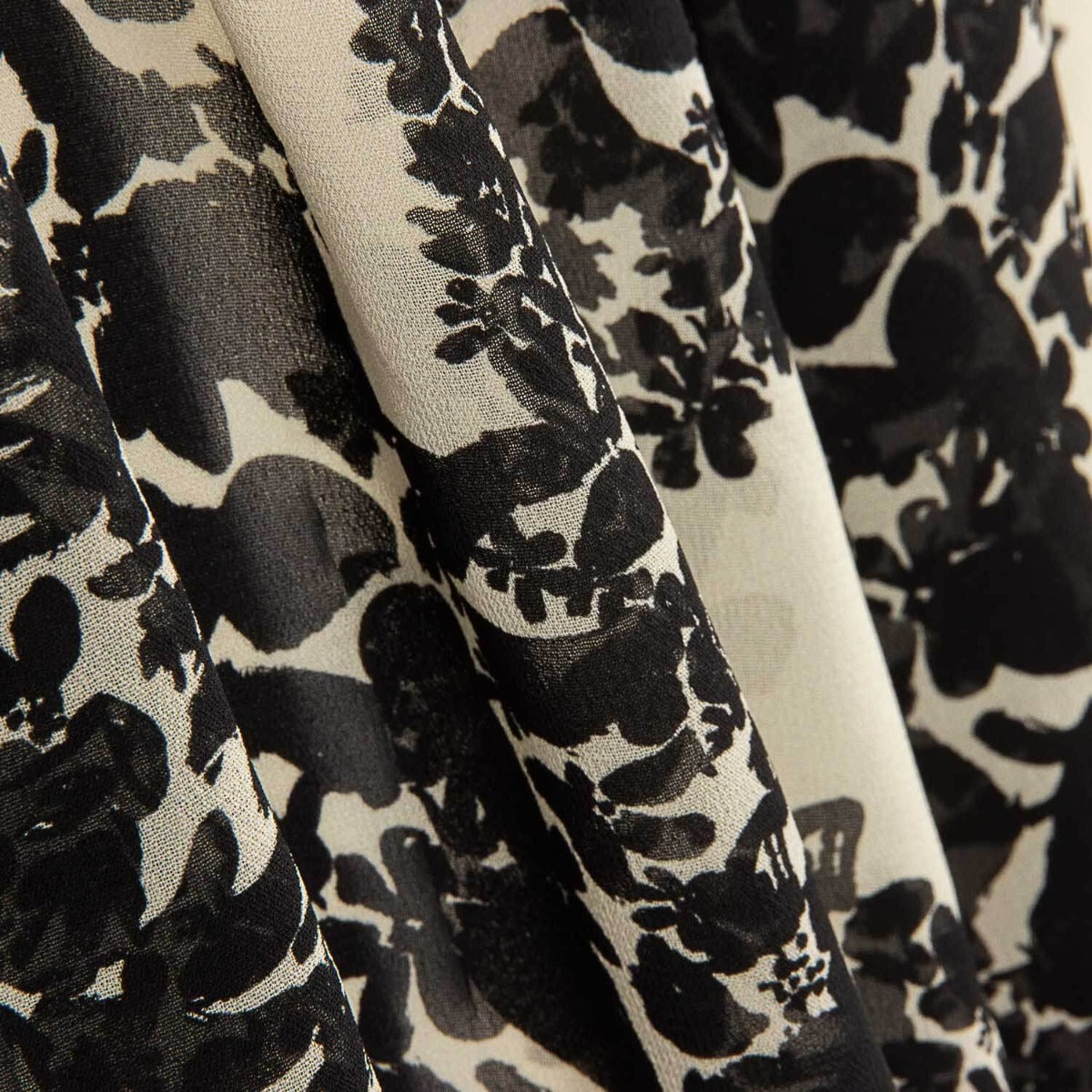 Georgette Viskose Floral Schwarz und Weiß - Ribes y Casals