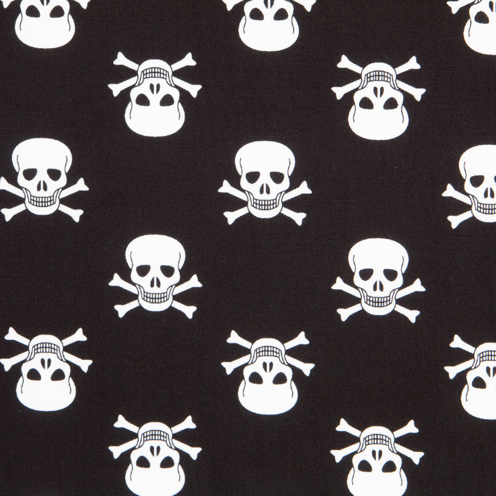 Baumwollreststück mit schwarzen Piratenschädeln – verschiedene Maße x Breite 150 cm - Ribes y Casals