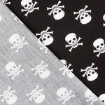Baumwollreststück mit schwarzen Piratenschädeln – verschiedene Maße x Breite 150 cm - Ribes y Casals