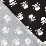 Baumwollreststück mit schwarzen Piratenschädeln – verschiedene Maße x Breite 150 cm - Ribes y Casals