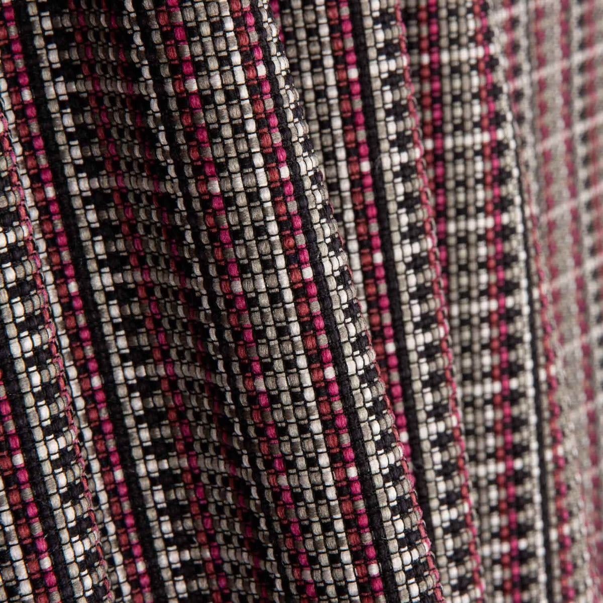 Jacquard-Pixel-Erdbeer-Reststück – verschiedene Maße x Breite 140 cm - Ribes y Casals