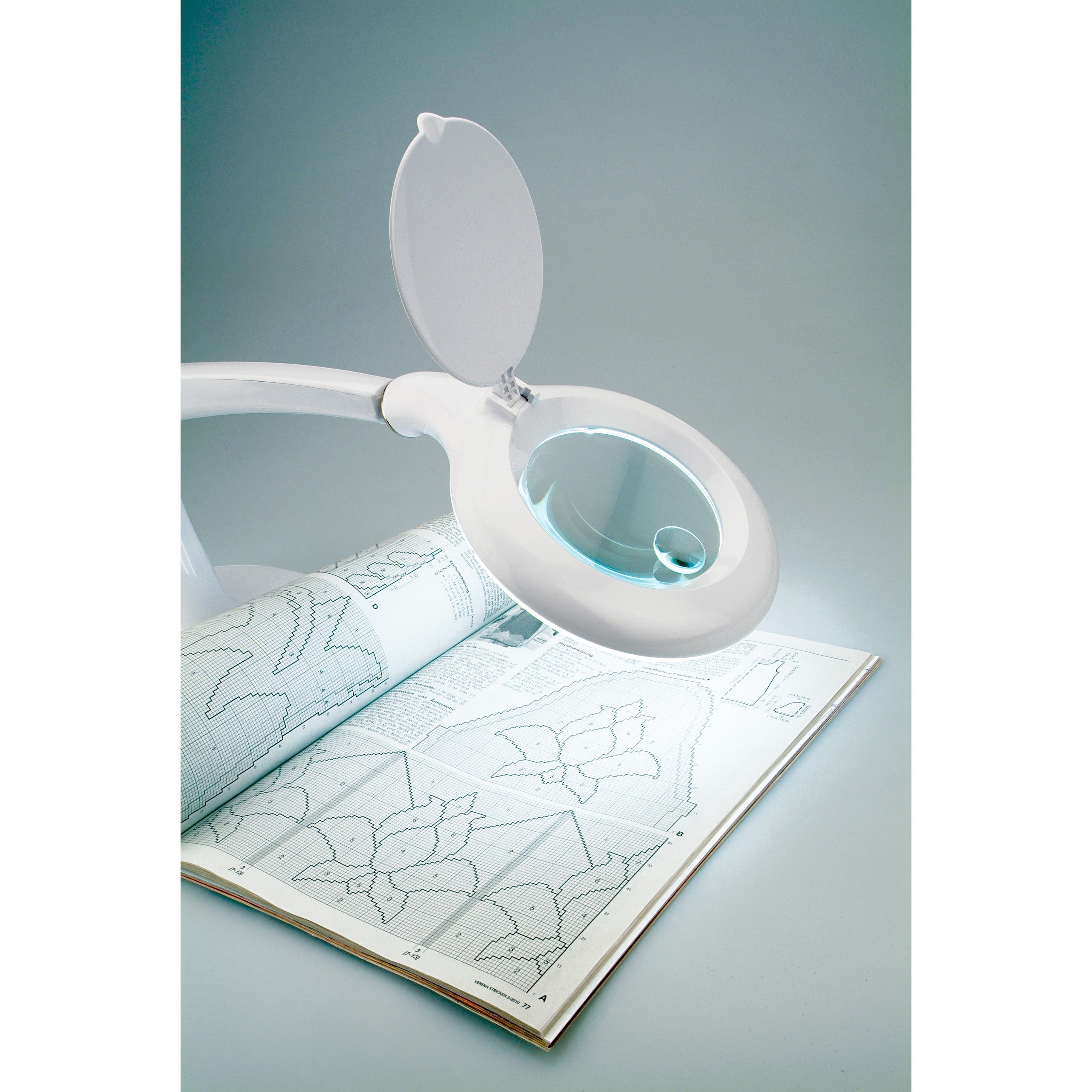 Vergrößerungsglas mit Lampe und Sockel - Ribes y Casals