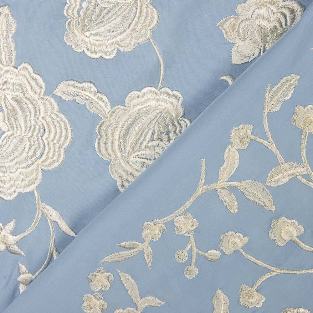 Bestickter Schal Ecru Tencel Hellblau - Ribes y Casals