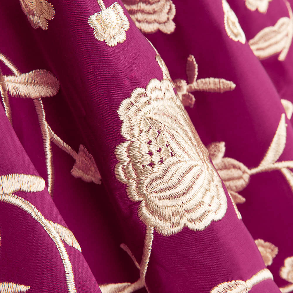 Bestickter Schal Ecru Tencel Strawberry - Ribes y Casals