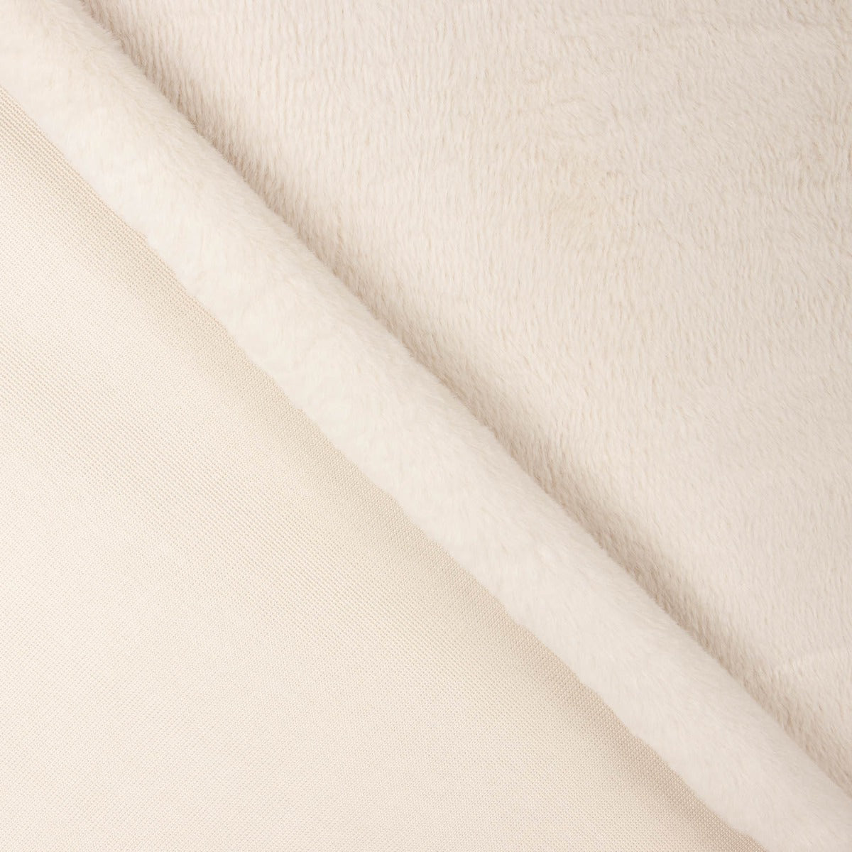 Reststück Kurzhaar Soft Touch Ecru – verschiedene Maße x Breite 150 cm - Ribes y Casals