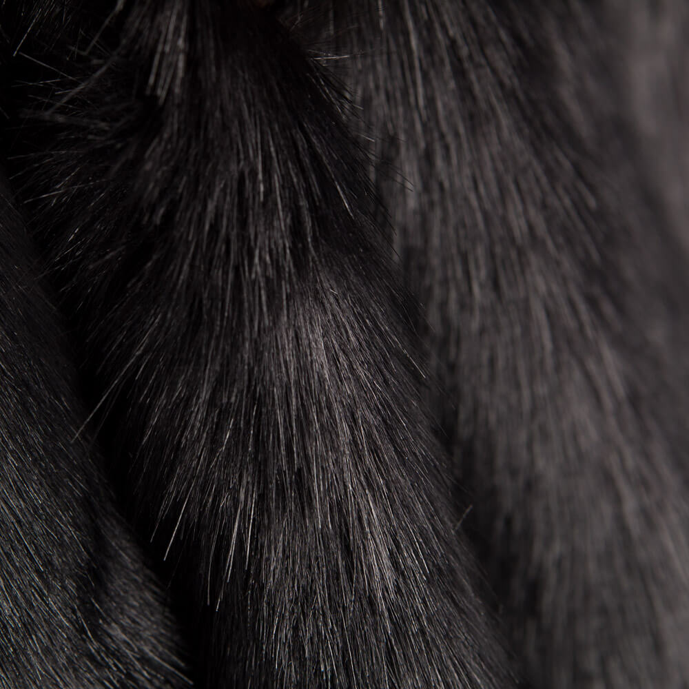 Langes glattes schwarzes Haar - Ribes y Casals