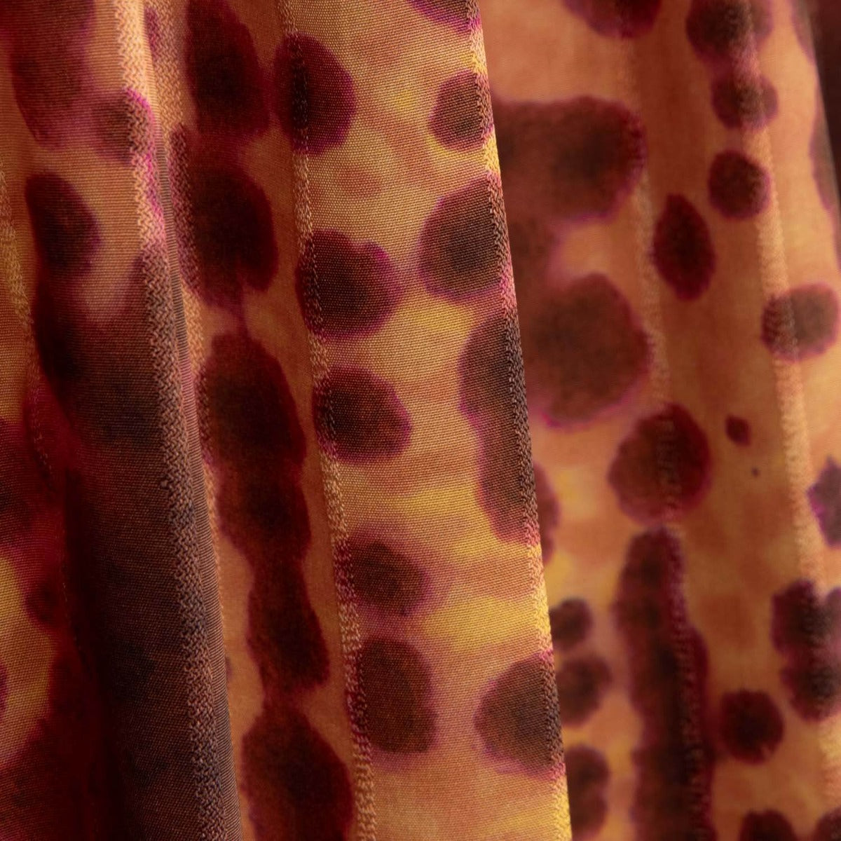 Wild Fire Viskose Retal 145 x 145 cm - Ribes y Casals