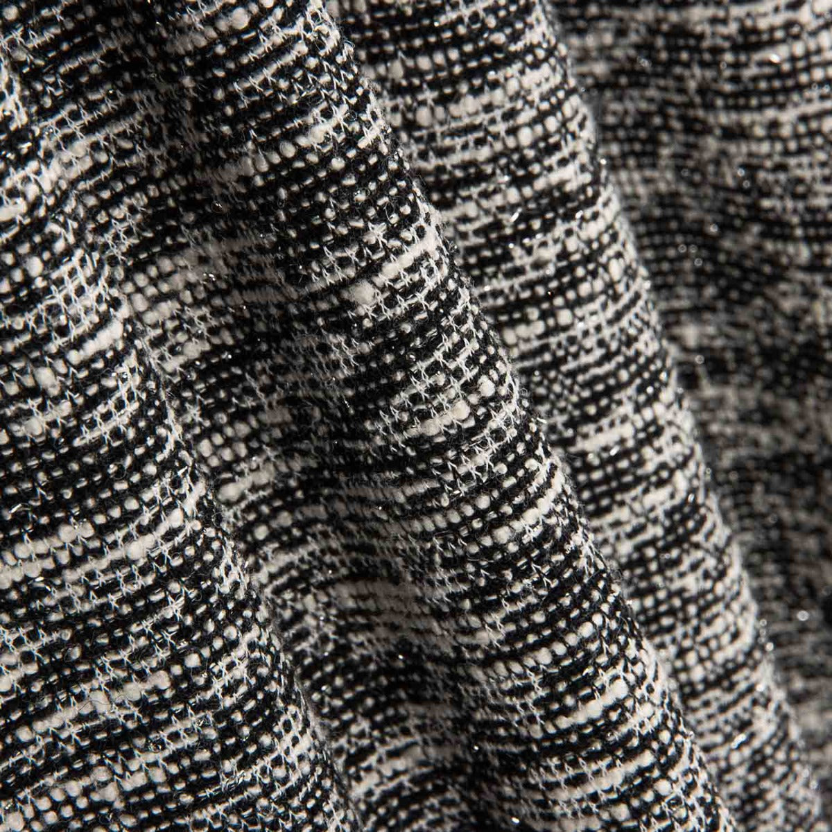 Schwarz-weißes Lurex-Gewebe mit Strickmuster - Ribes y Casals