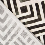 Geometrischer schwarzer Jacquard-Satin - Ribes y Casals