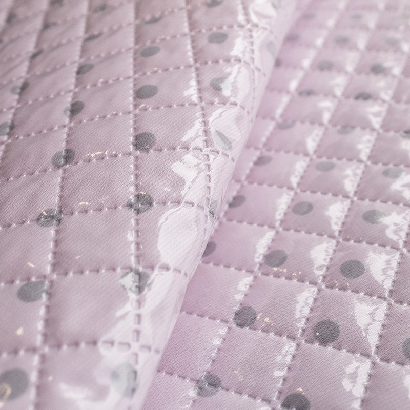 Gesteppter, plastifizierter, gesteppter Stoff mit rosa Polka Dots - Ribes y Casals