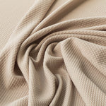 Geometrischer beigefarbener Jacquard-Strickstoff - Ribes y Casals