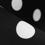 Mikado Lunar Stoff Schwarzer Hintergrund - Ribes y Casals