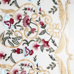 Nackter, floral bestickter Tüll - Ribes y Casals