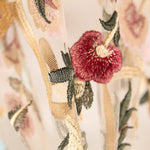 Nackter, floral bestickter Tüll - Ribes y Casals